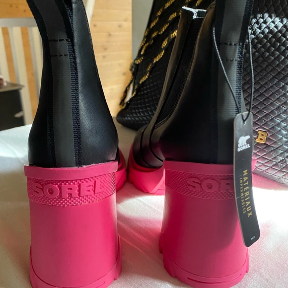 Super cute Sorel Winter Boots ! - Picture 6 of 11